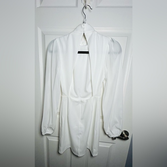 Lulus Exceptionally Flirty White Long Sleeve Backless Mini Dress Size XS NWOT - Picture 11 of 12